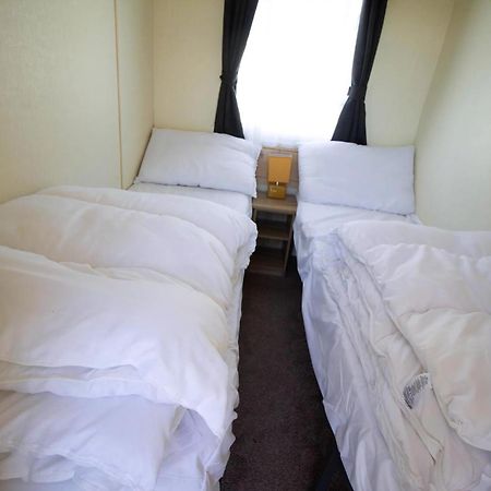 Great 8 Berth Caravan For Hire In Skegness Ref 33069F ภายนอก รูปภาพ